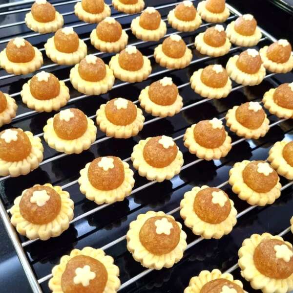 Pineapple Tarts (Open)