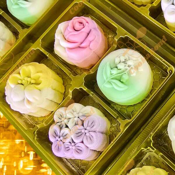 Mochi Snowskin Mini Mooncakes (4 Flavors)